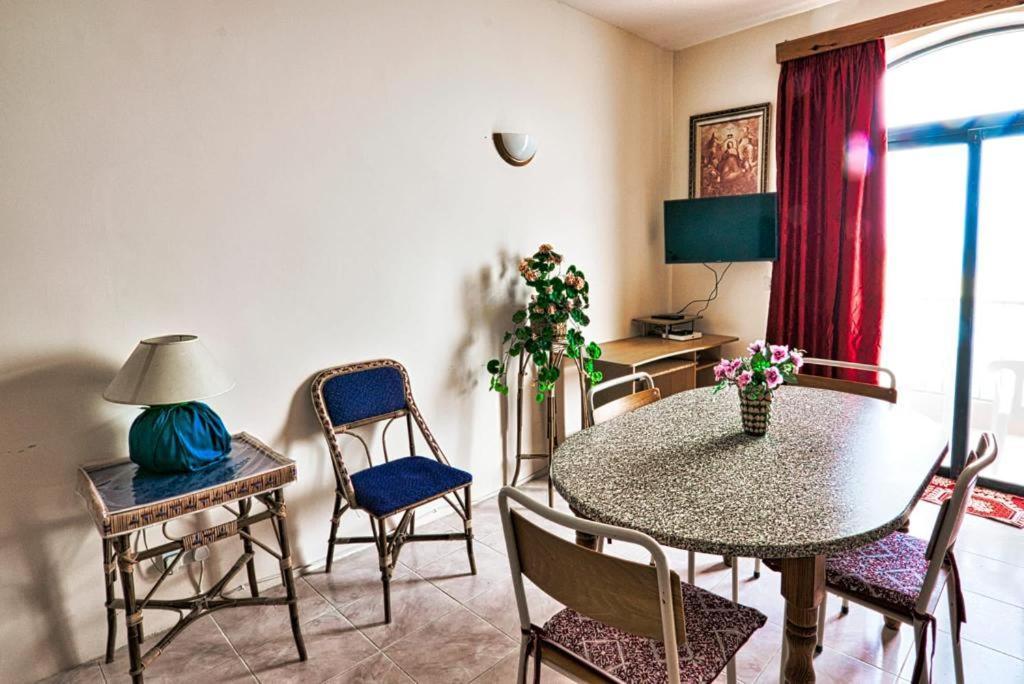 Marsalforn Seaview Apartment In A Quiet Area Qbajjar Esterno foto